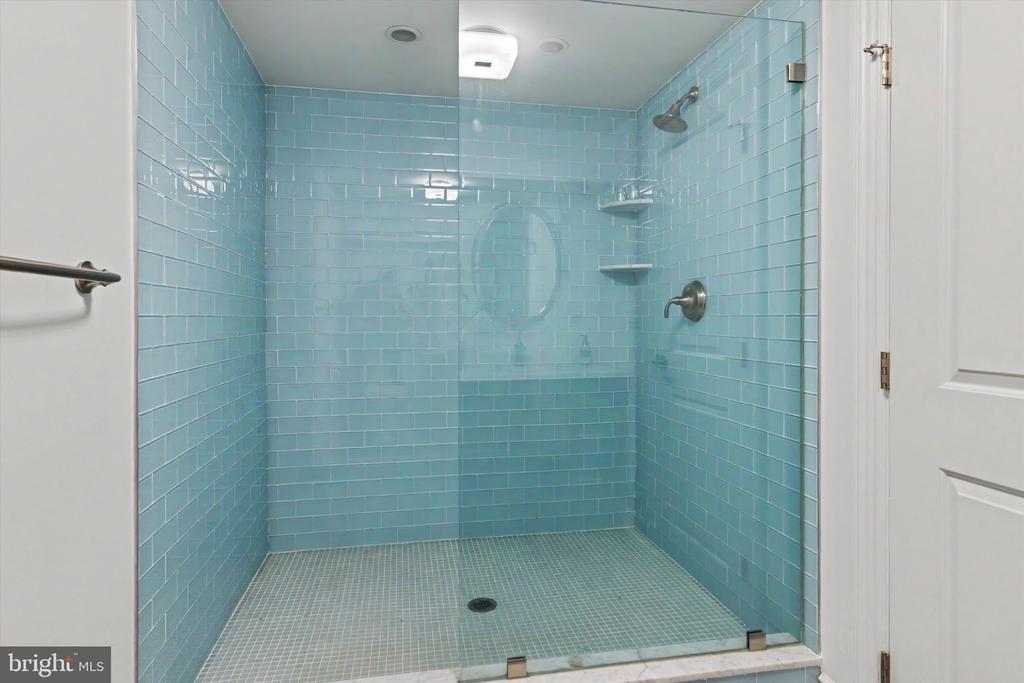 6439 MIDDLETON LANE