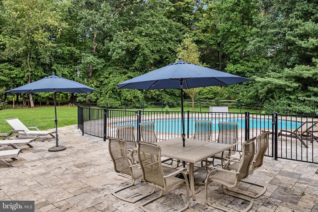 6439 MIDDLETON LANE