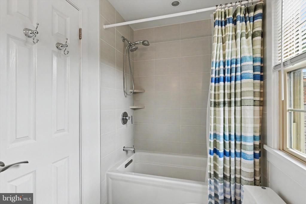 6439 MIDDLETON LANE