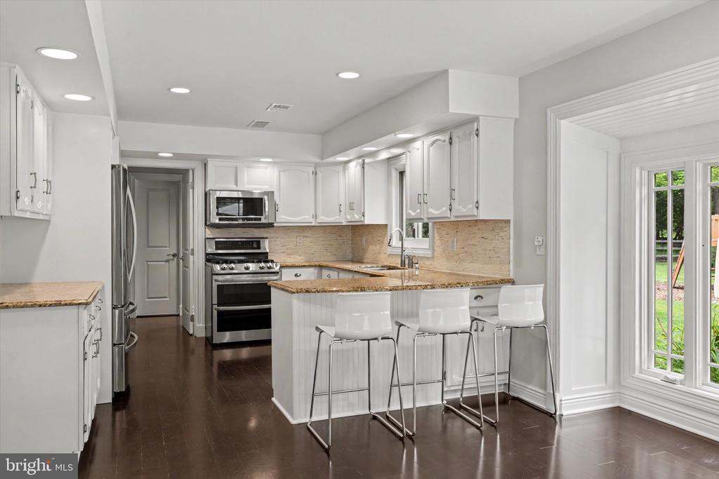 6439 MIDDLETON LANE