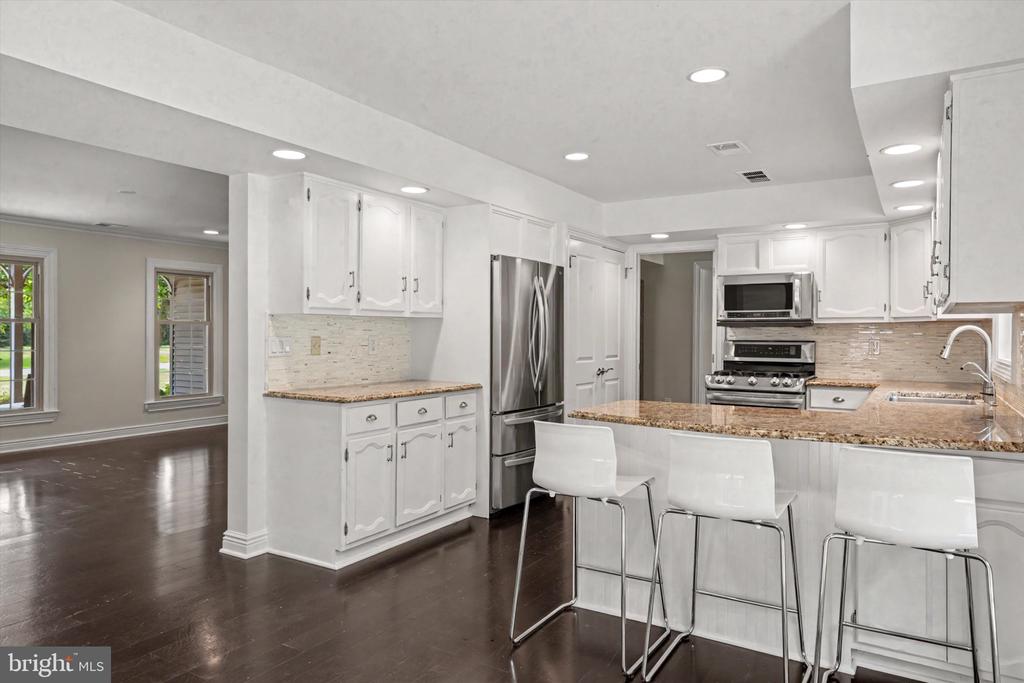 6439 MIDDLETON LANE