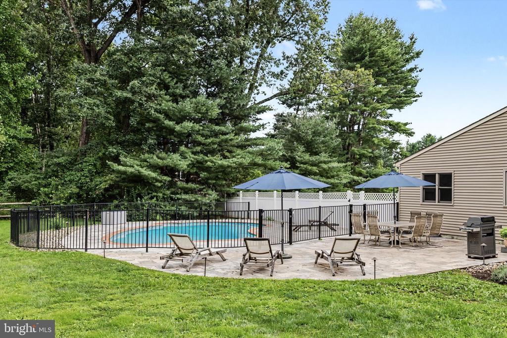 6439 MIDDLETON LANE