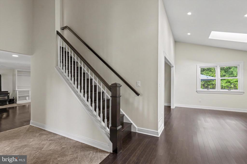 6439 MIDDLETON LANE