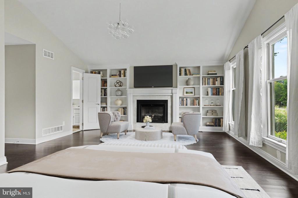 6439 MIDDLETON LANE