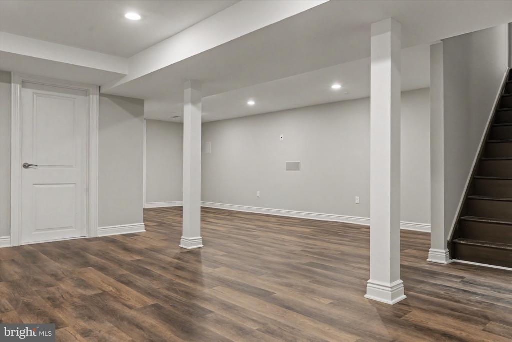 6439 MIDDLETON LANE