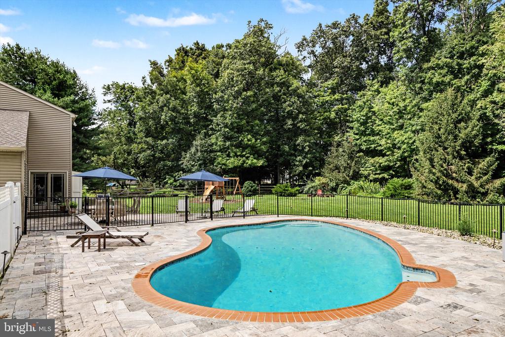 6439 MIDDLETON LANE