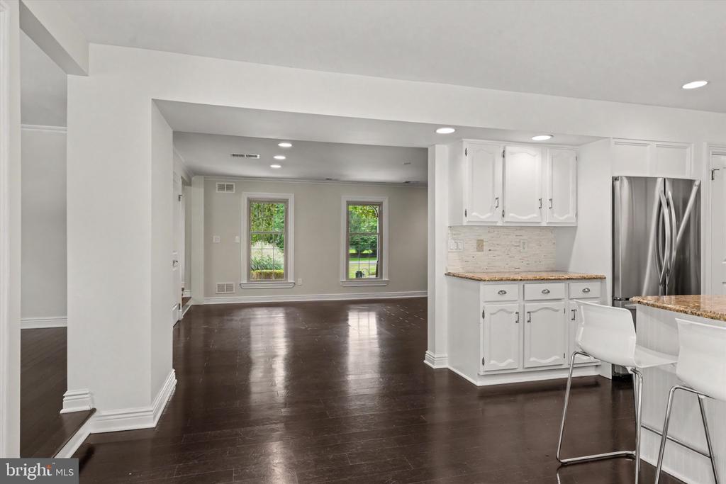 6439 MIDDLETON LANE