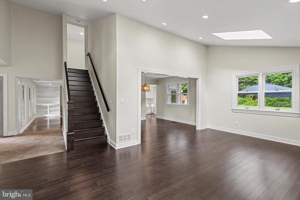6439 MIDDLETON LANE