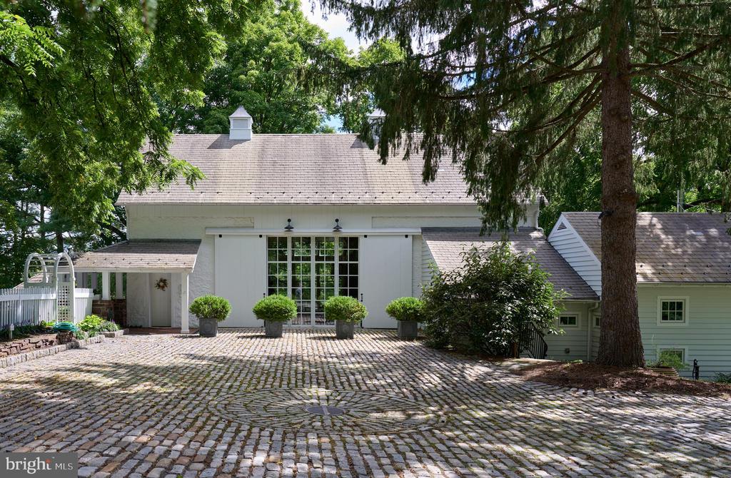 565 KELLERS CHURCH ROAD