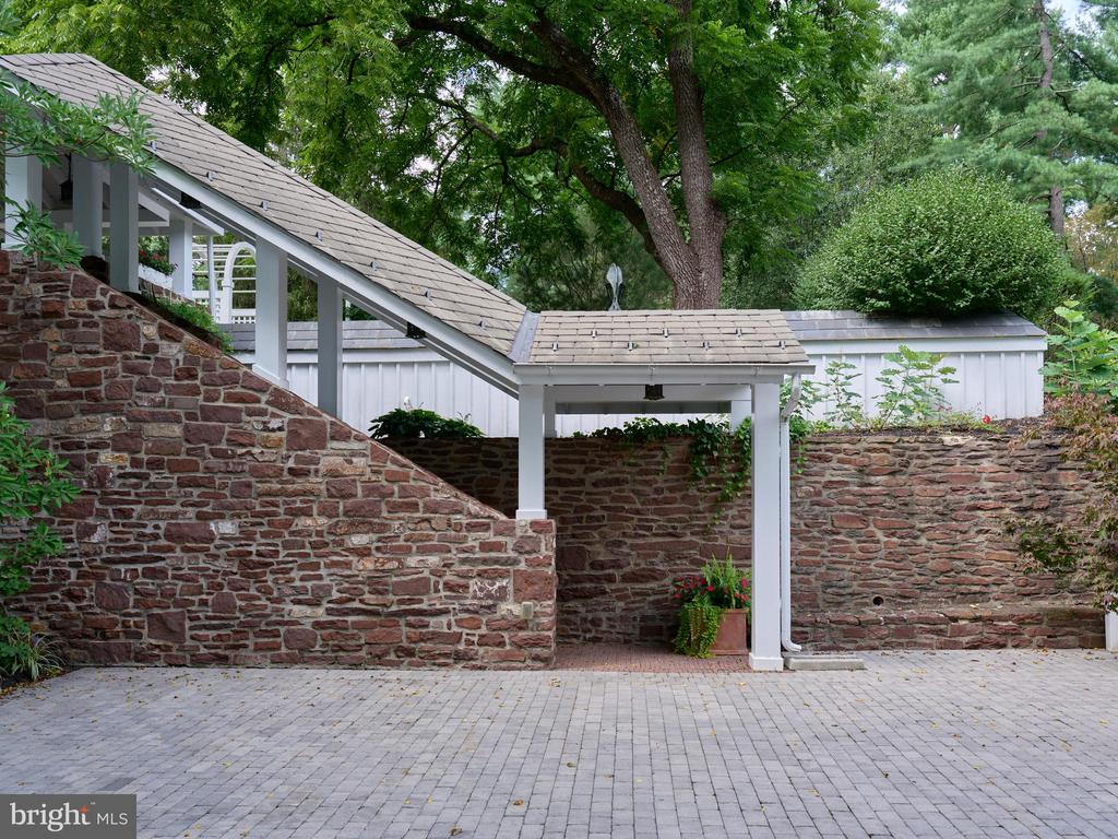565 KELLERS CHURCH ROAD