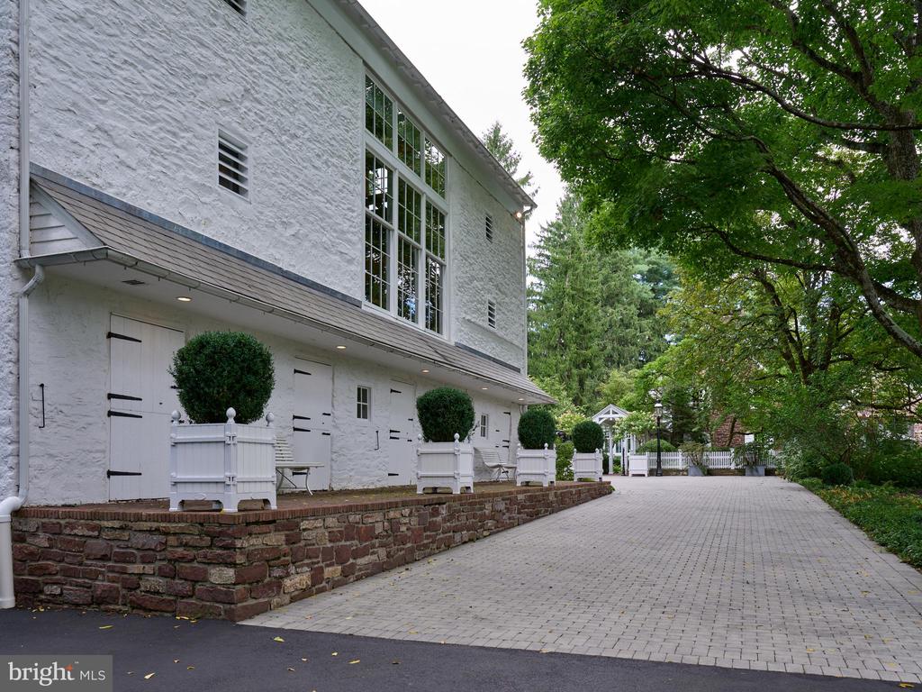 565 KELLERS CHURCH ROAD
