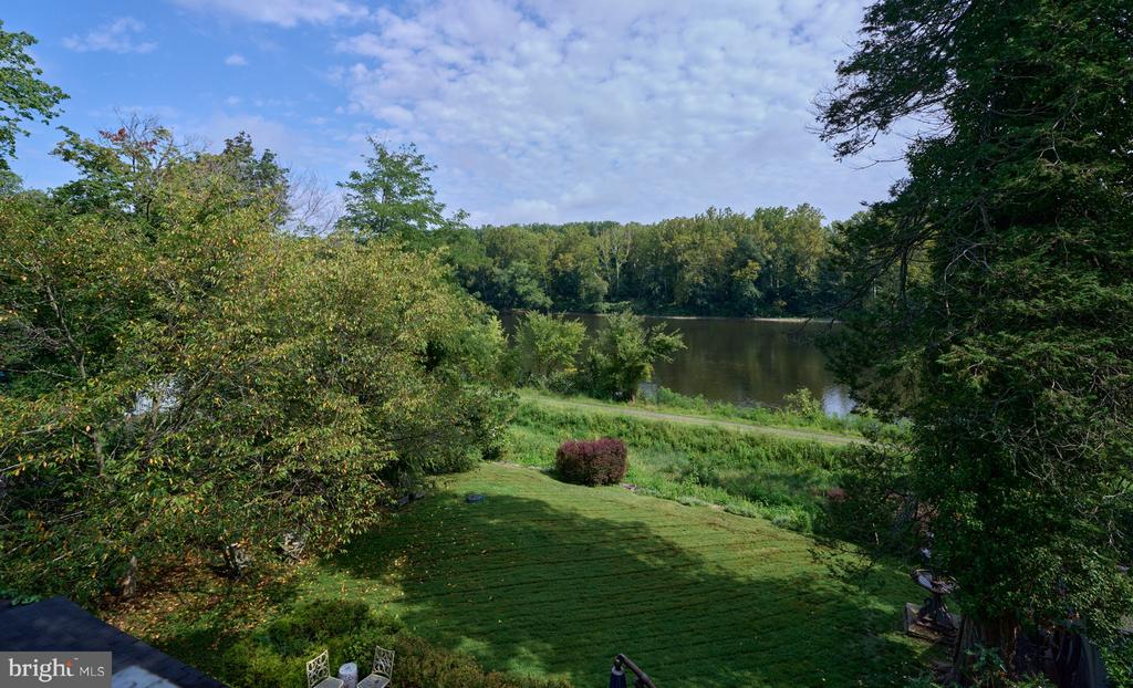 3666 RIVER ROAD