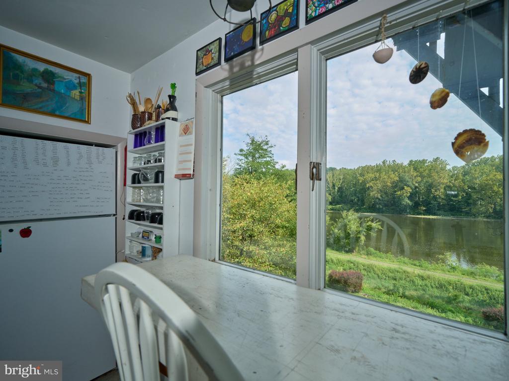 3666 RIVER ROAD