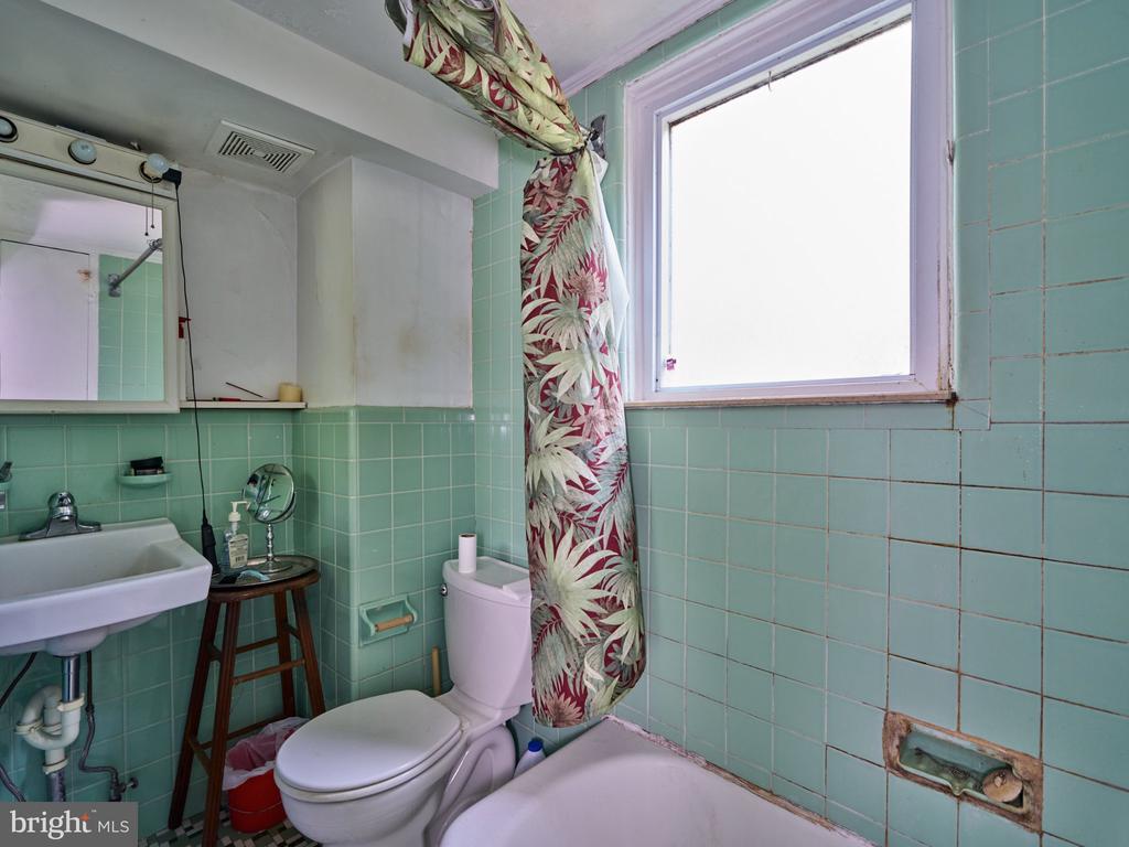 3666 RIVER ROAD