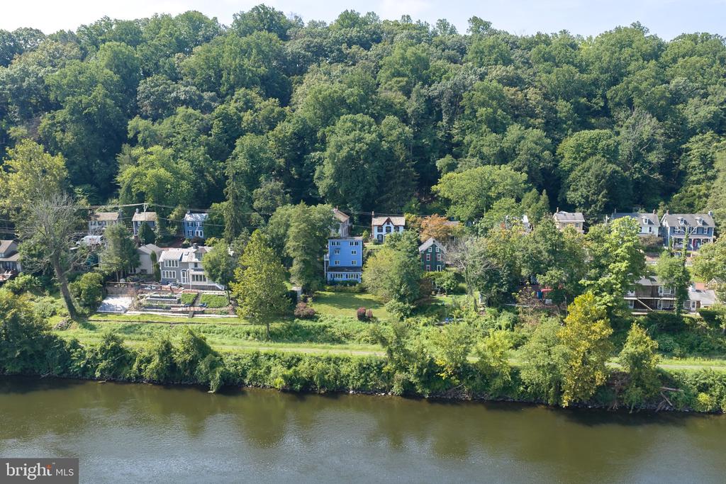 3666 RIVER ROAD