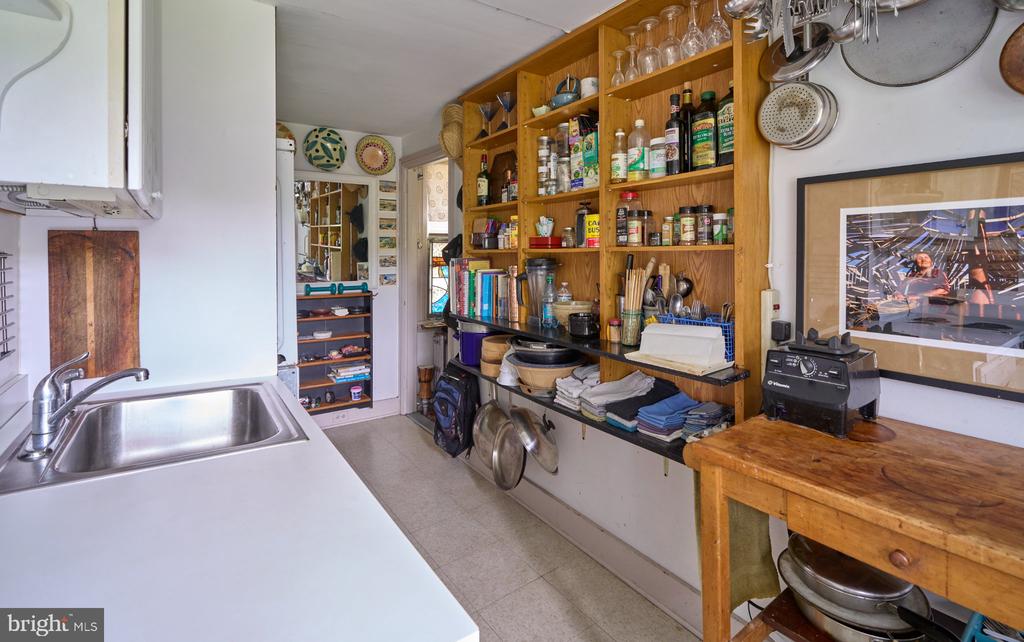 3666 RIVER ROAD