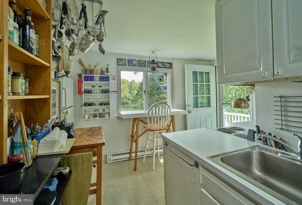 3666 RIVER ROAD