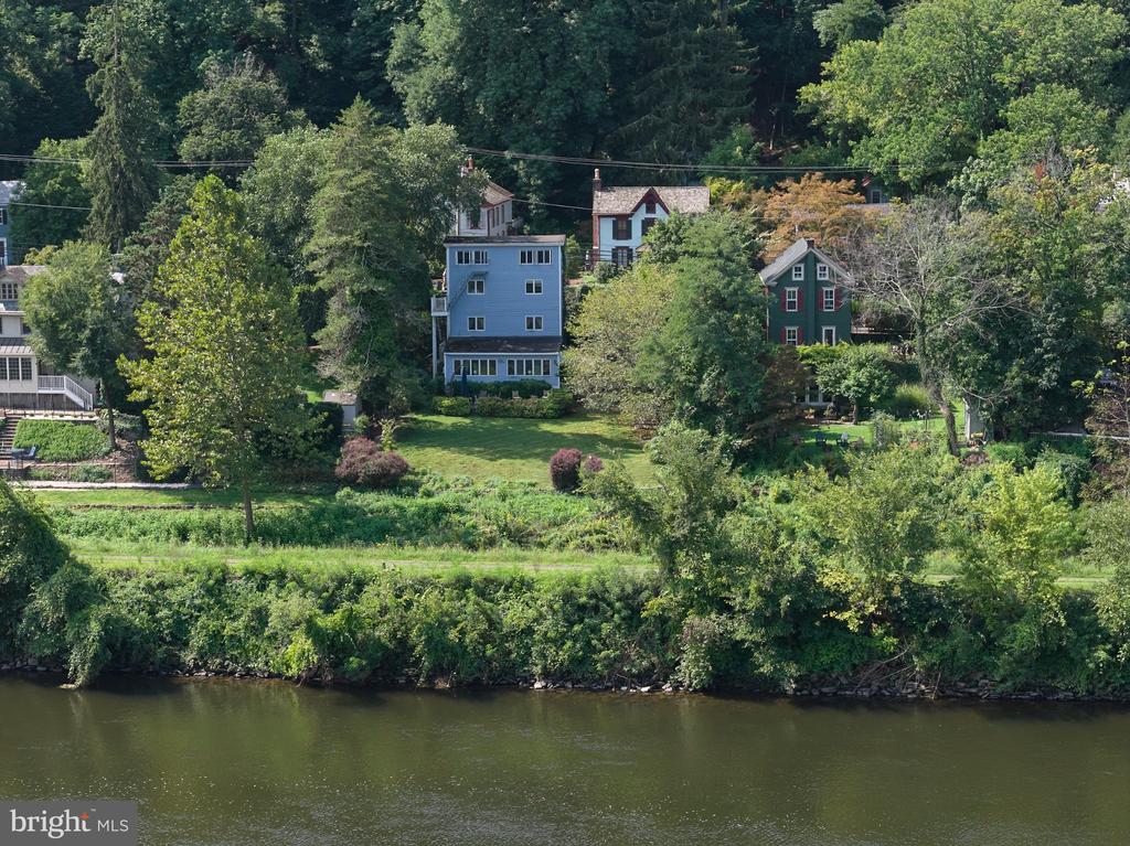 3666 RIVER ROAD