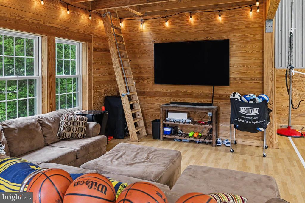 111 MEADOW VIEW DRIVE