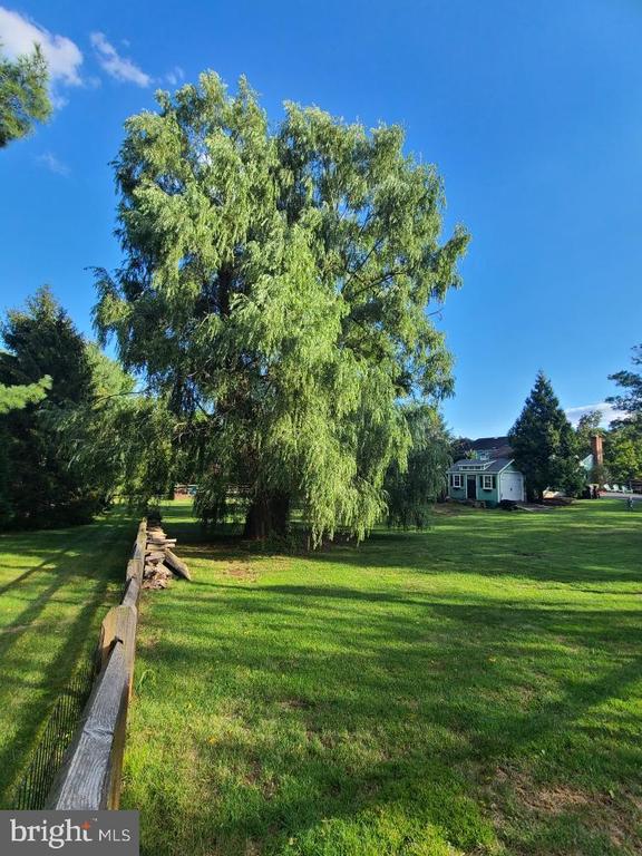 3889 ROBIN ROAD