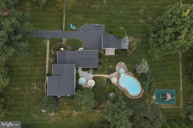3889 ROBIN ROAD