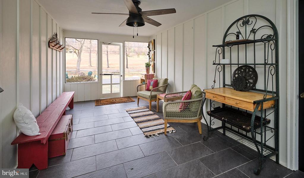 3889 ROBIN ROAD