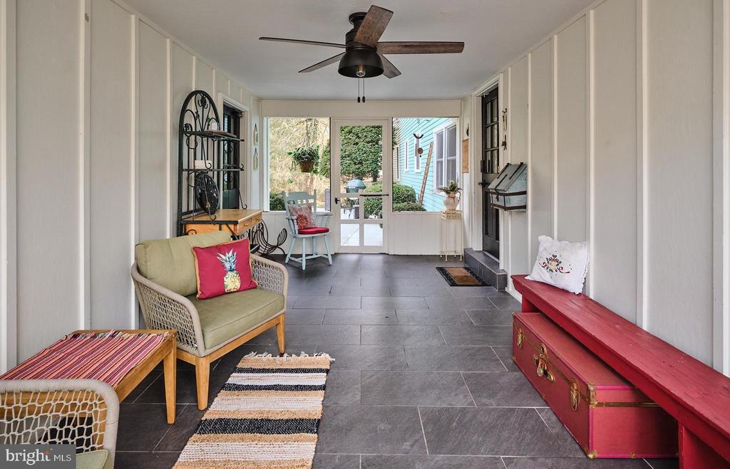 3889 ROBIN ROAD