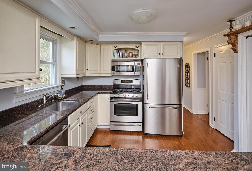 3889 ROBIN ROAD