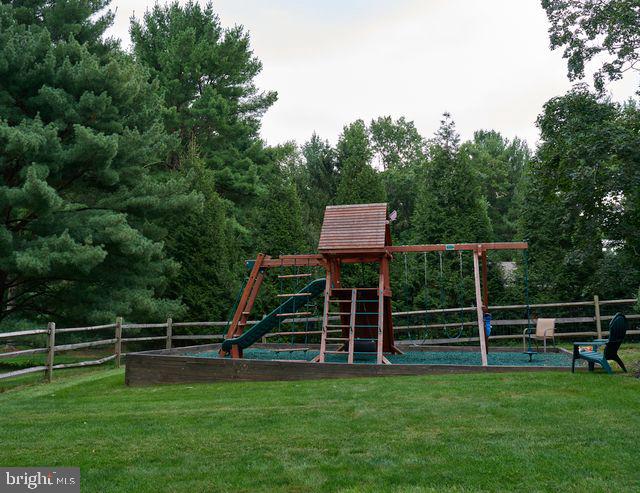 3889 ROBIN ROAD