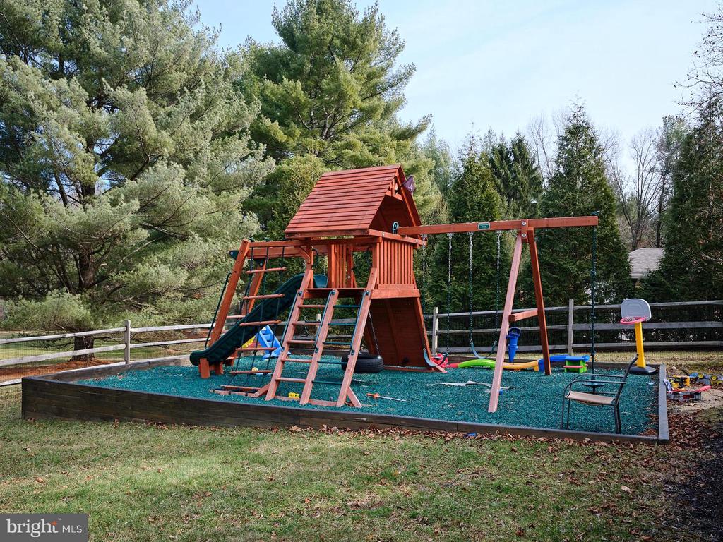 3889 ROBIN ROAD