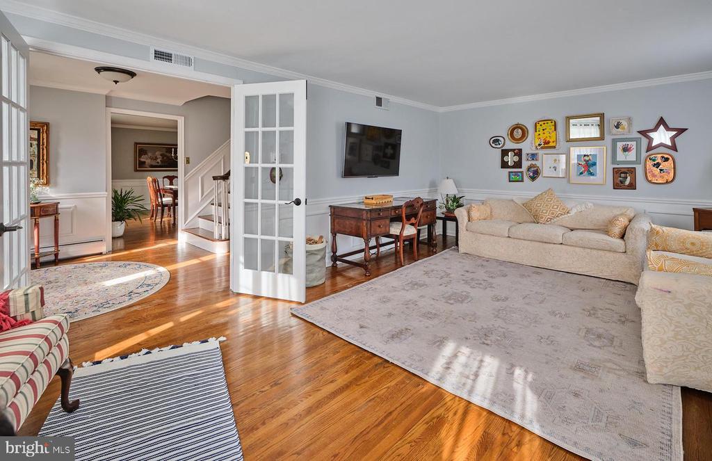 3889 ROBIN ROAD