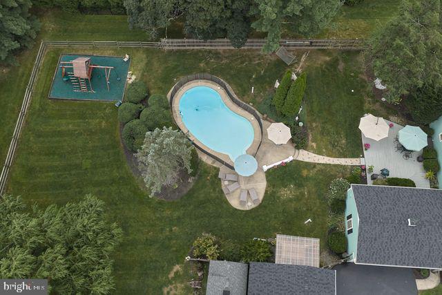 3889 ROBIN ROAD