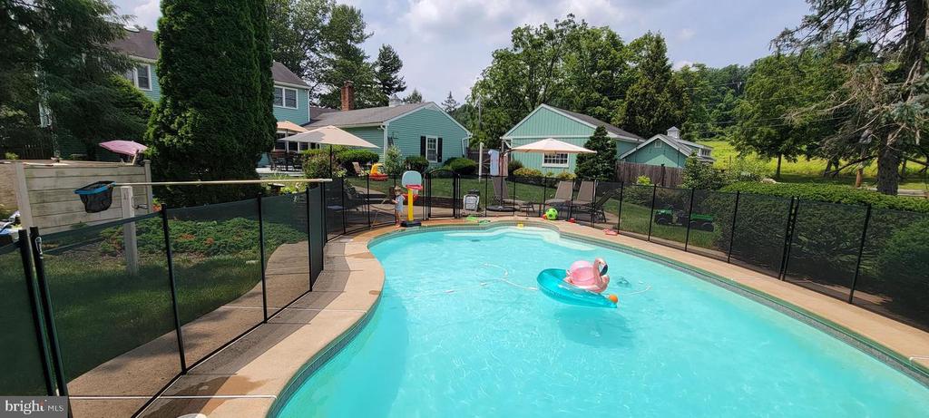 3889 ROBIN ROAD