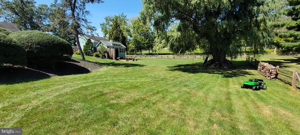 3889 ROBIN ROAD