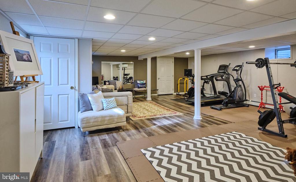 3889 ROBIN ROAD