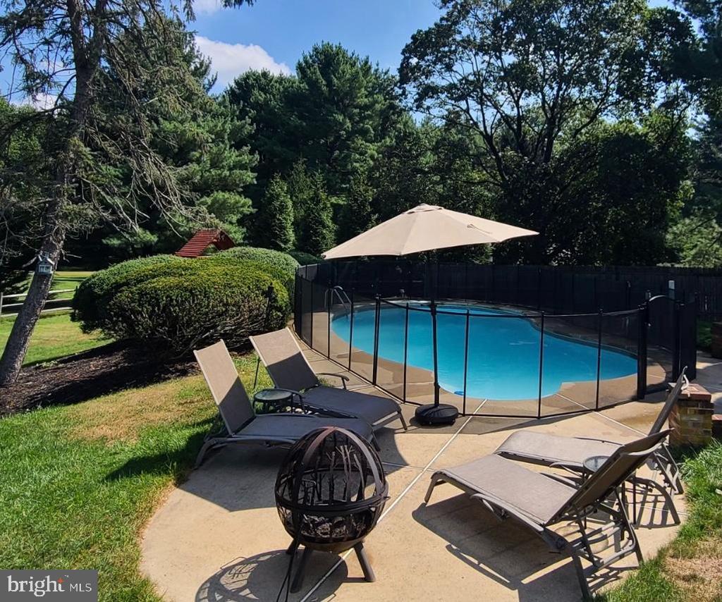 3889 ROBIN ROAD