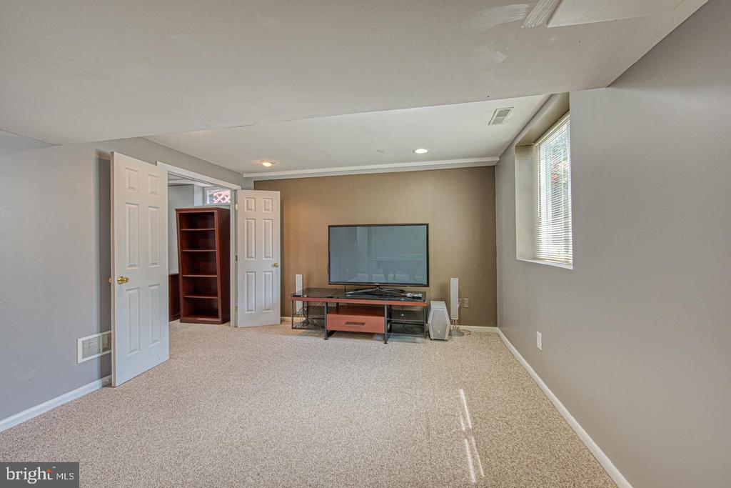 807 TREMONT DRIVE