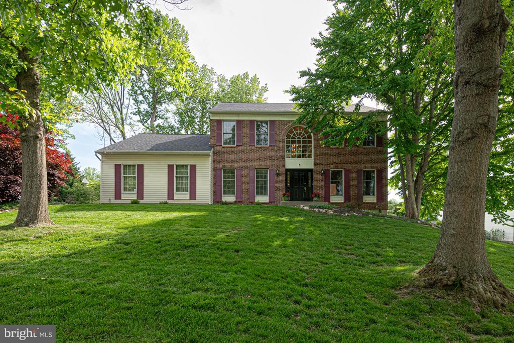 807 TREMONT DRIVE