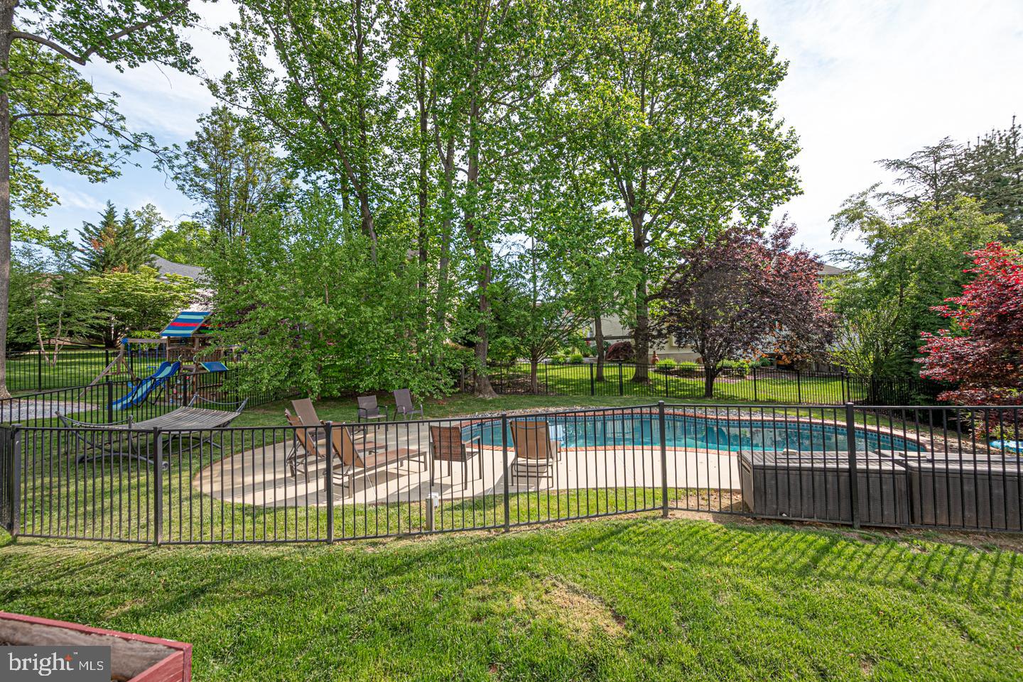 807 TREMONT DRIVE