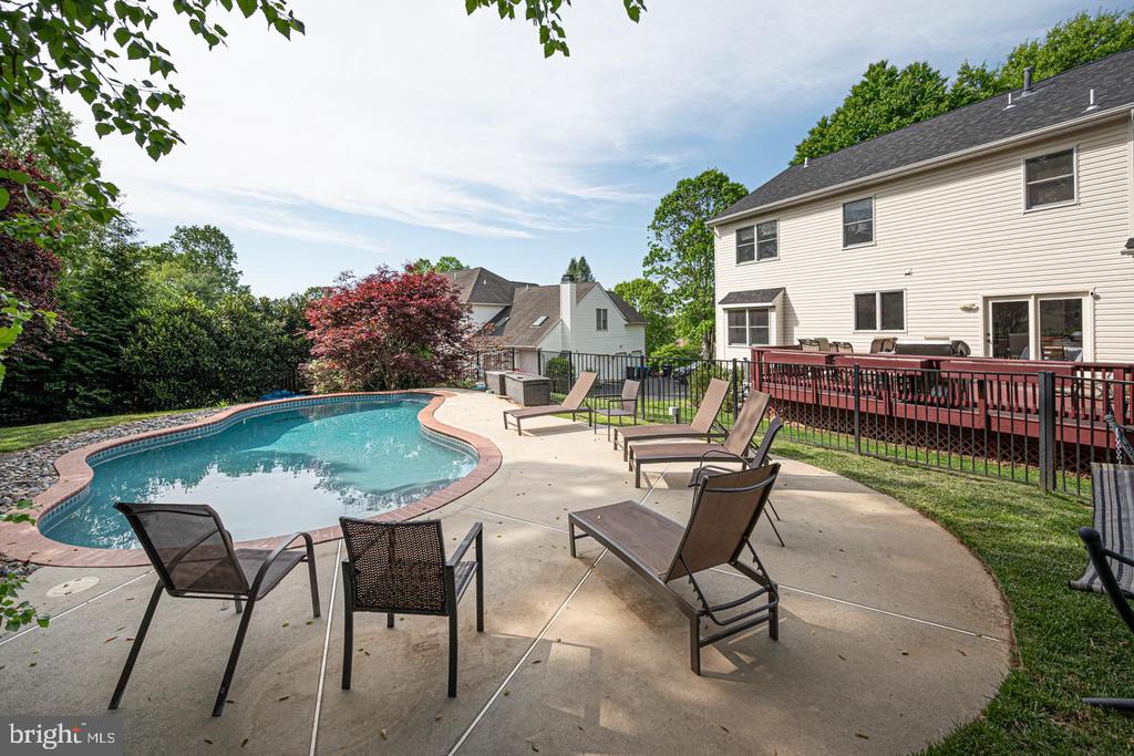 807 TREMONT DRIVE