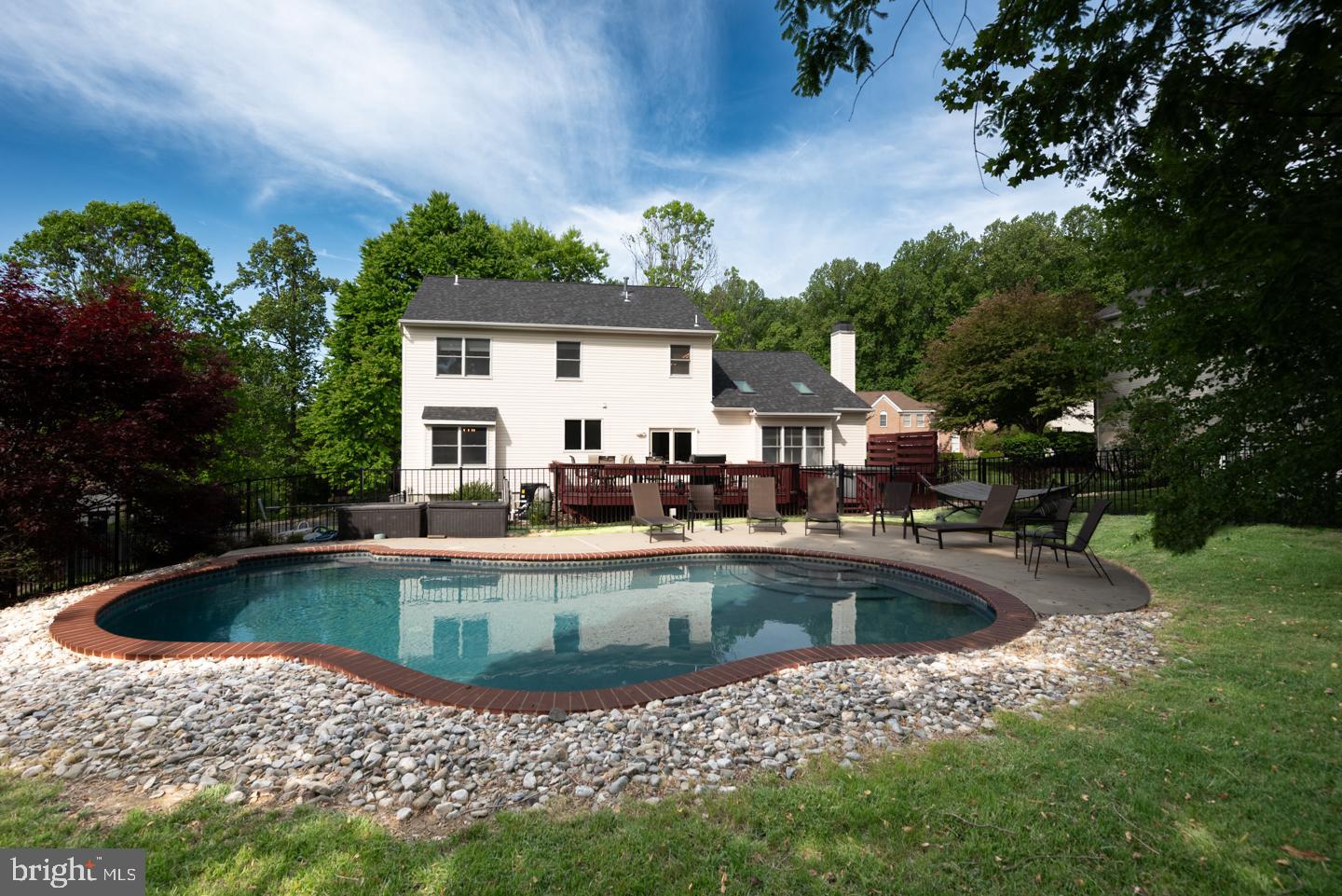 807 TREMONT DRIVE
