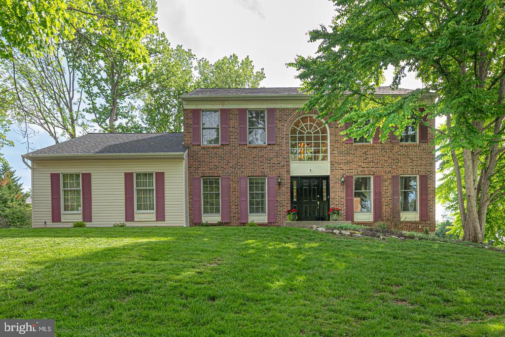 807 TREMONT DRIVE