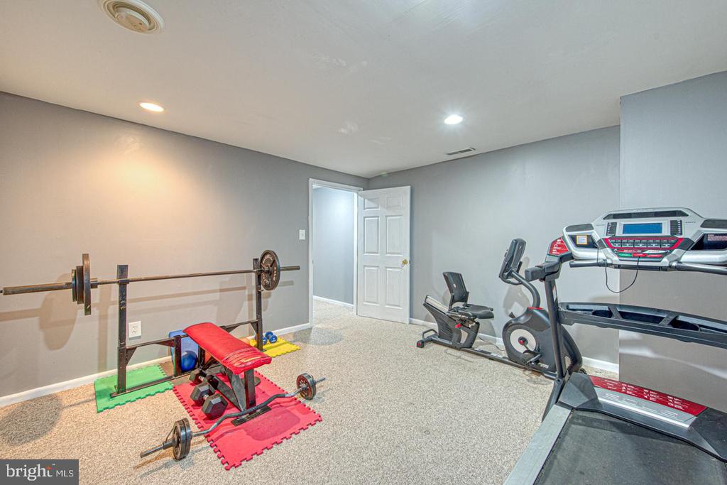 807 TREMONT DRIVE