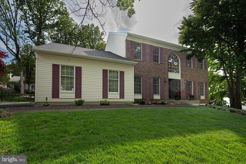 807 TREMONT DRIVE
