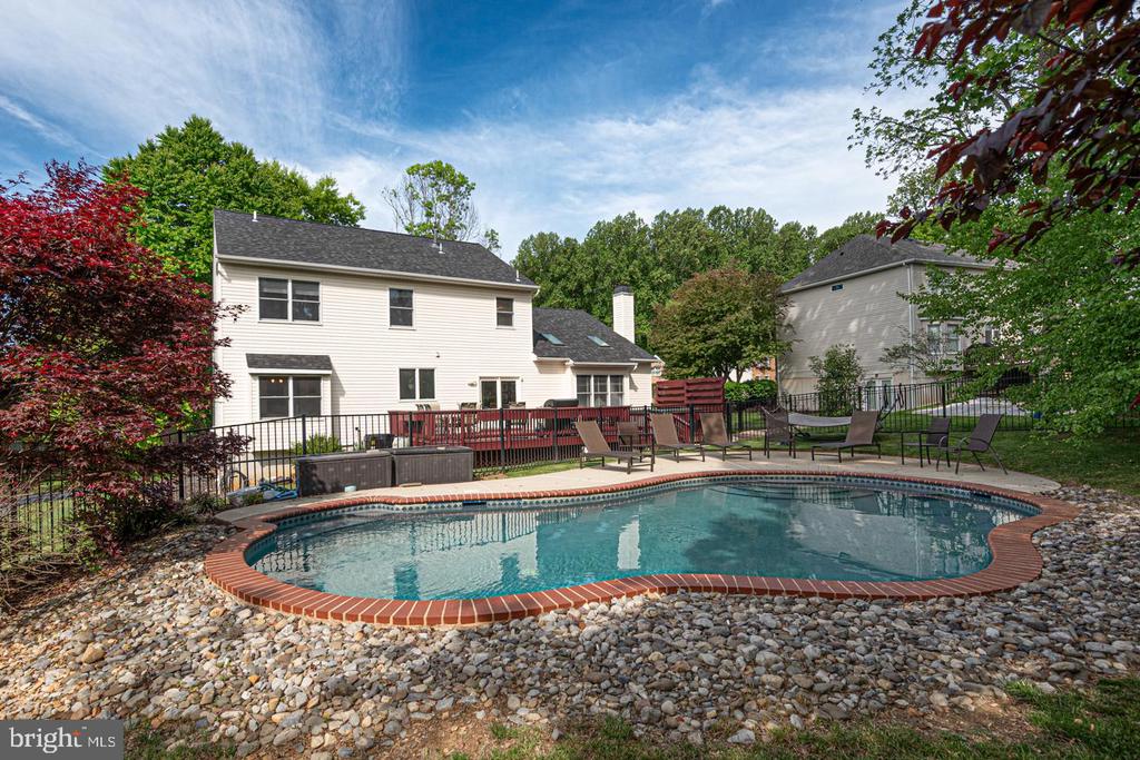 807 TREMONT DRIVE