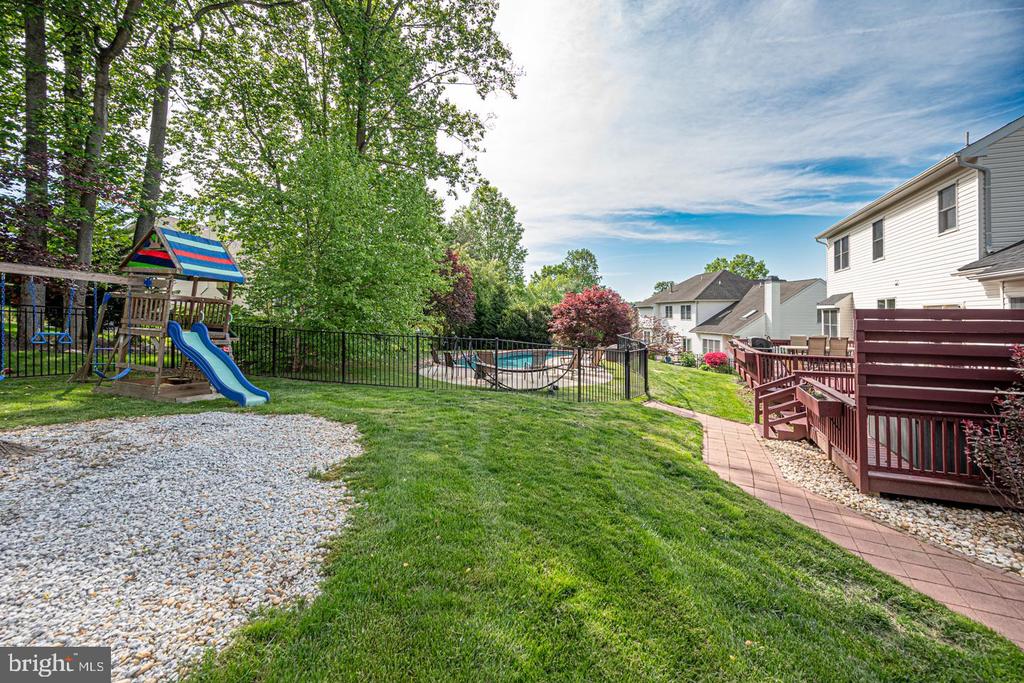 807 TREMONT DRIVE