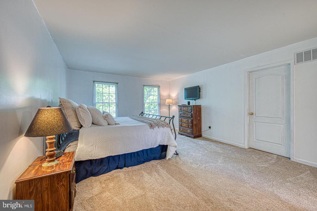 807 TREMONT DRIVE