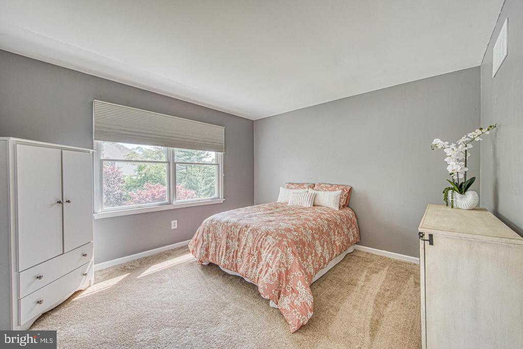 807 TREMONT DRIVE
