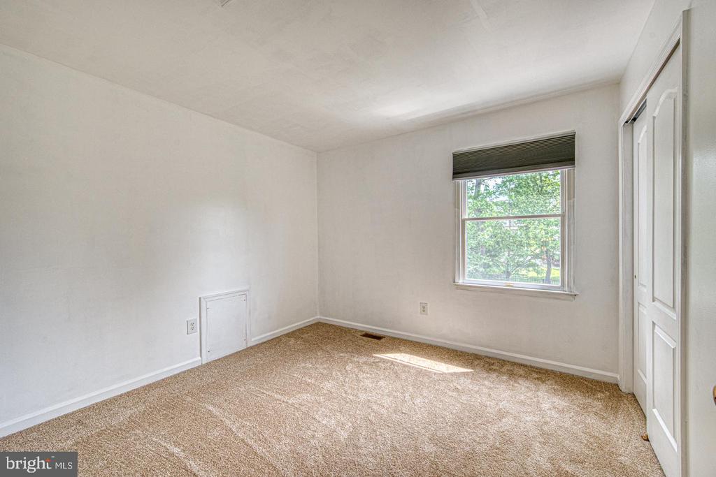 807 TREMONT DRIVE
