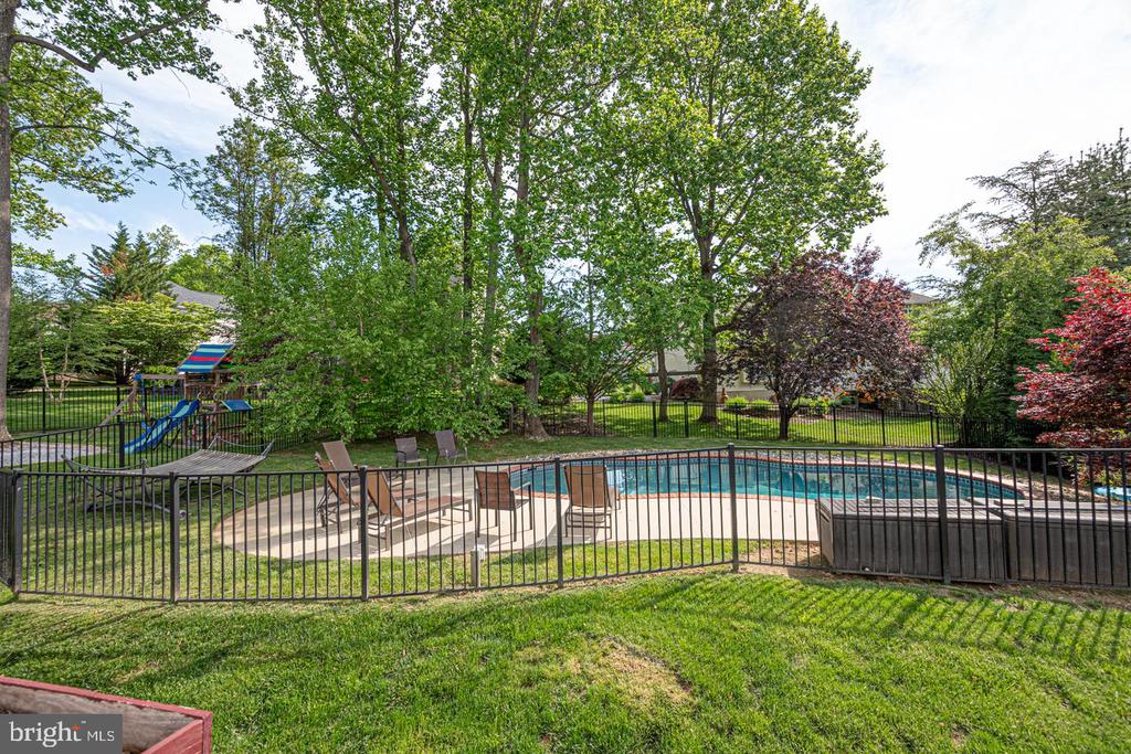 807 TREMONT DRIVE